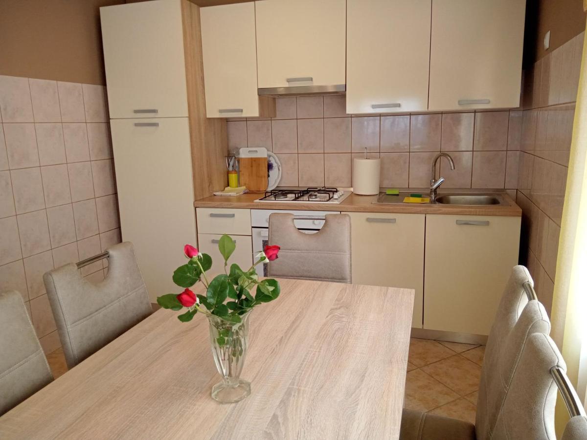 Apartamento Apartman Tomic Korenica Exterior foto