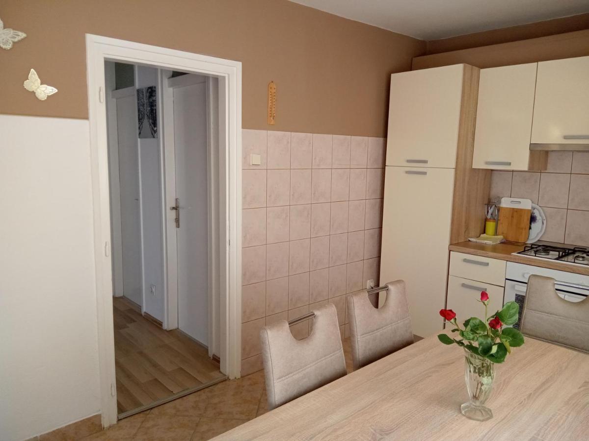 Apartamento Apartman Tomic Korenica Exterior foto