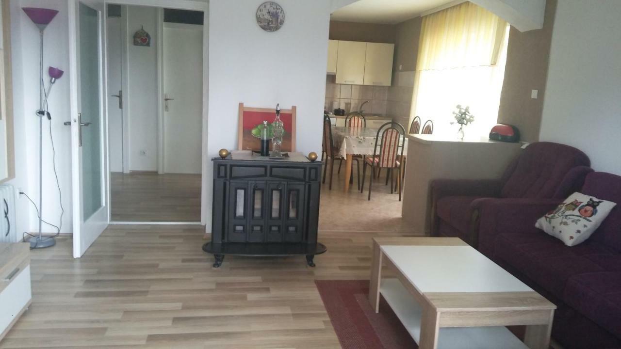 Apartamento Apartman Tomic Korenica Exterior foto